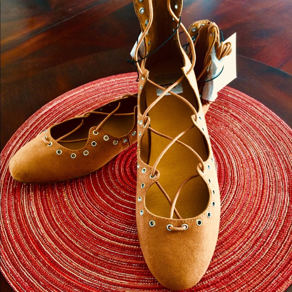 NWT LACE-UP BRITISH TAN FLATS! - Picture 1 of 5